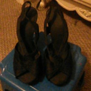 Vigoss black 4inch heels. Size 6m
